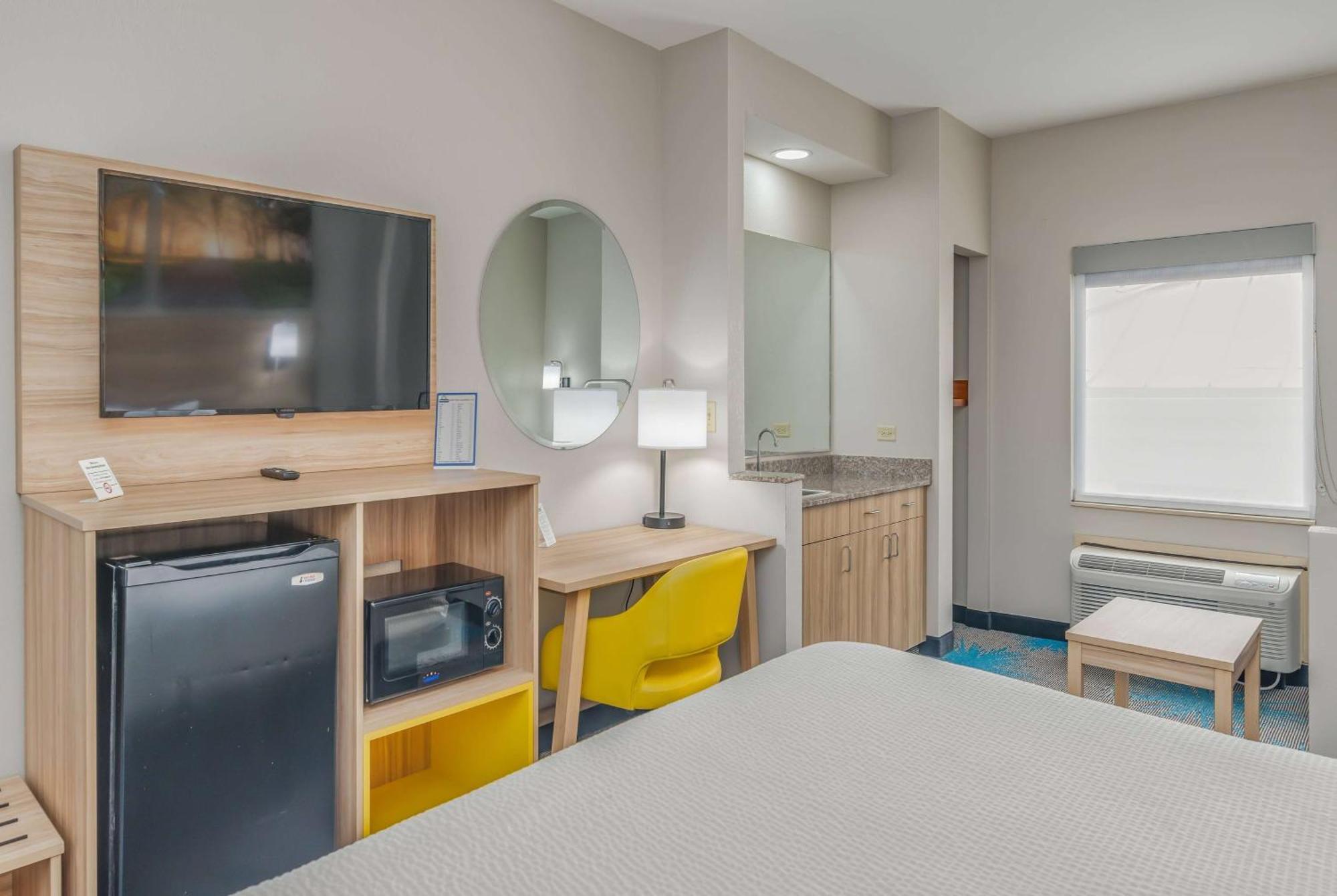 Days Inn & Suites By Wyndham Prattville-Montgomery Esterno foto