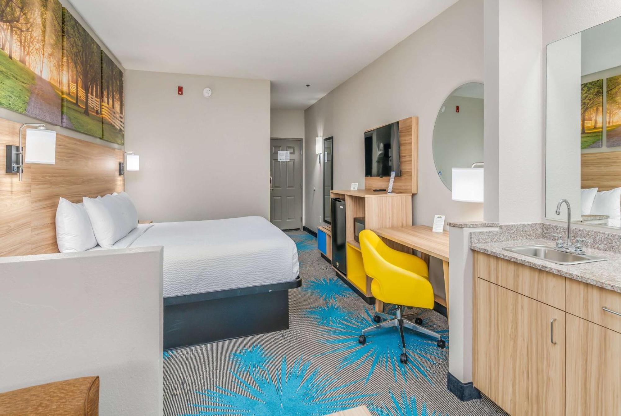 Days Inn & Suites By Wyndham Prattville-Montgomery Esterno foto